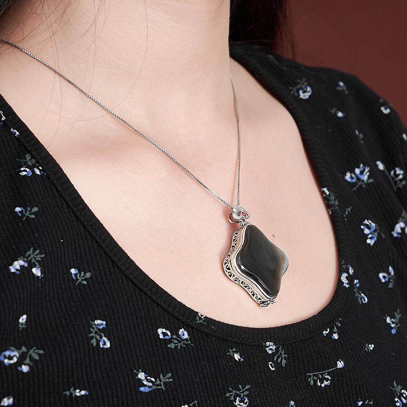 Tibetan black Baige silver Gau Box four-leaf clover pendant, unisex necklace for protection, blessings, and good luck, Tibetan Buddhist Jewelry Culture Jewelry art