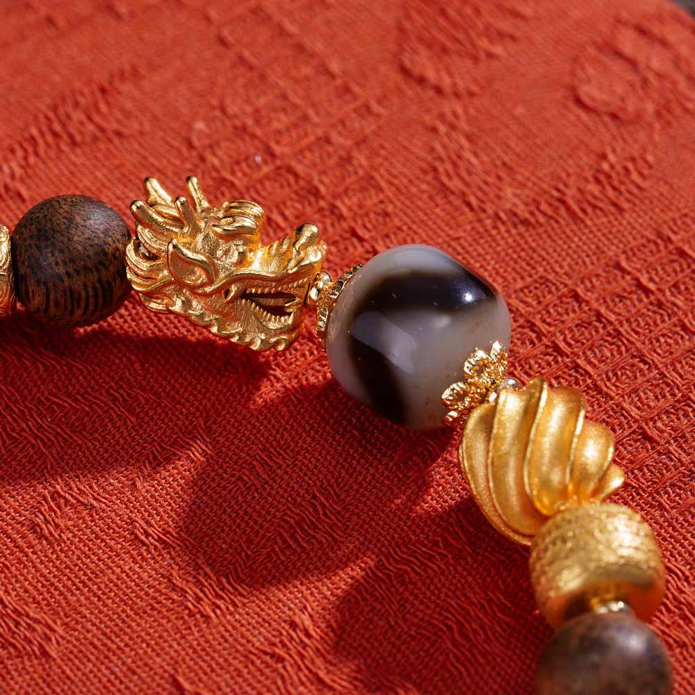 Natural green Qinan beads bracelet inspired by Tibetan Buddhist jewelry culture, featuring Treasure King and Three-Eye Lama symbols for spiritual balance.