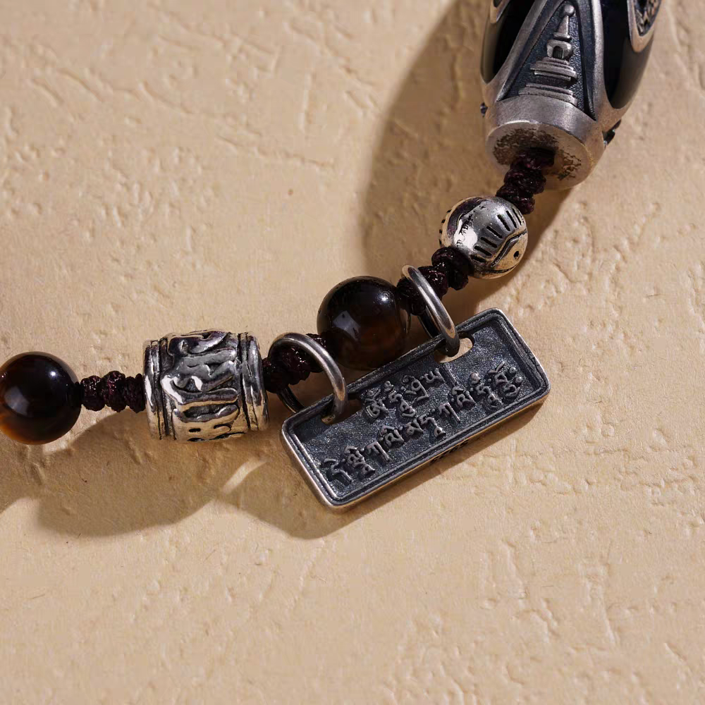  Authentic handmade inlaid ivory-tone Dzi bead necklace, showcasing jewelry art and Tibetan Buddhist Jewelry Culture.