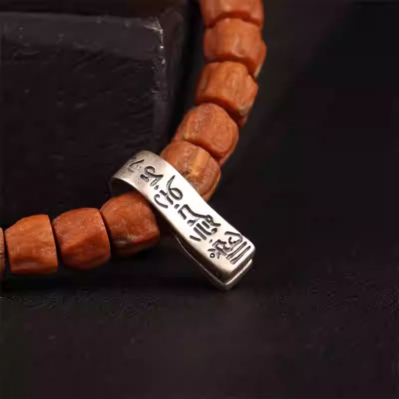 Hand-painted silver Om Mani Padme Hum counter clip, showcasing traditional Tibetan Buddhist Jewelry Culture and Jewelry art.