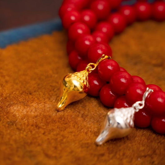 Tibetan Buddhist Jewelry Culture handmade gold-plated silver conch clip, a sacred piece of Jewelry art for Star Moon Bodhi.
