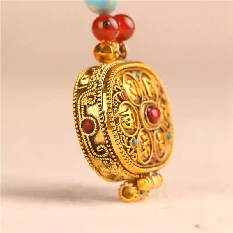 Hand-painted silver Om Mani Padme Hum locket, showcasing traditional Tibetan Buddhist Jewelry Culture and exquisite Jewelry art.
