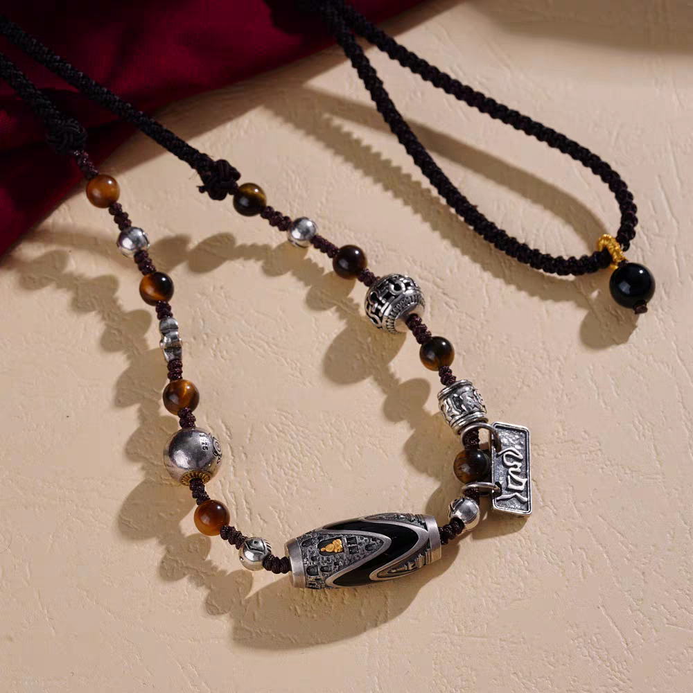 Handcrafted jewelry art clavicle necklace featuring a sacred inlaid agate pendant, representing modern Tibetan aesthetics.