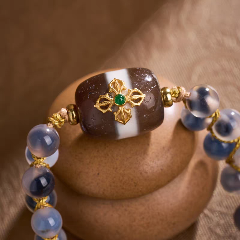  Handcrafted jewelry art bracelet featuring inlaid single-line Medicine Dzi, representing protection and wellness in Tibetan traditions.

