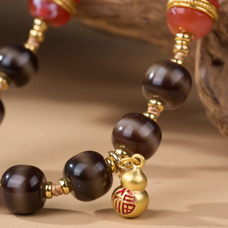 Authentic natural agate Medicine Buddha bead single-line Dzi necklace, rooted in Tibetan Buddhist Jewelry Culture for health and clarity.
