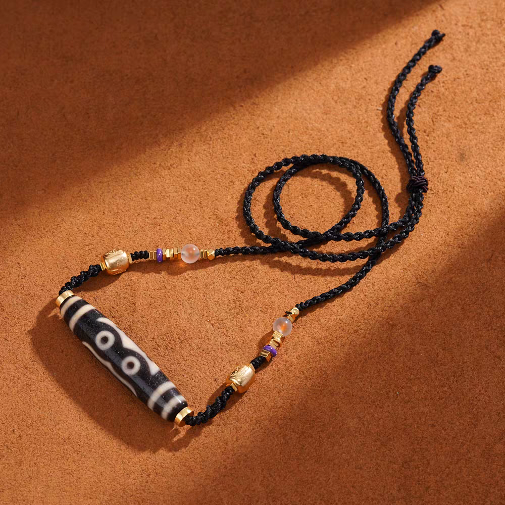  Exquisite natural agate White Lhamo spiritual jewelry, a rare artifact rooted in Tibetan Buddhist Jewelry Culture for protection.
