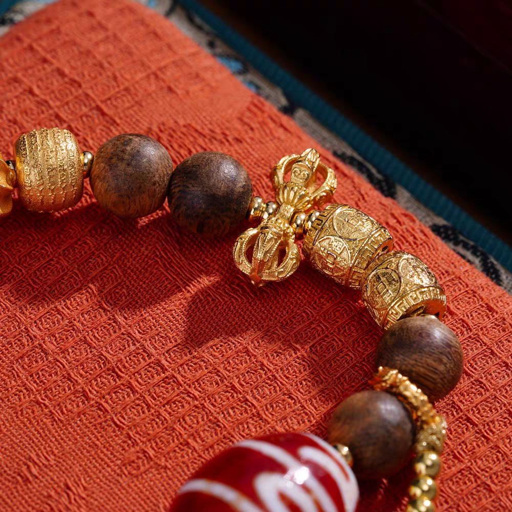 Handcrafted lucky green Qinan Treasure King Three-Eye Lama bracelet, Tibetan Buddhist jewelry art piece promoting wealth, protection, and spiritual energy.