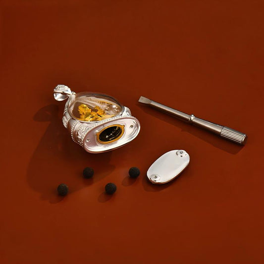 Tibetan Buddhist Jewelry Culture: Sacred silver Gau box pendant with Vajra details, a unique fusion of jewelry art and Buddhist sacrificial items art.Tibetan Buddhist Jewelry Culture: Sacred silver Gau box pendant with Vajra details, a unique fusion of jewelry art and Buddhist sacrificial items art.