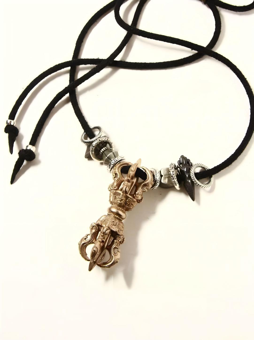 This oxidized Vajra small hammer jewelry with dual respect and defects demonstrates the craftsmanship of Tibetan Buddhist jewelry, with hand-painted details and cultural significance, perfect for those who appreciate traditional Tibetan art.