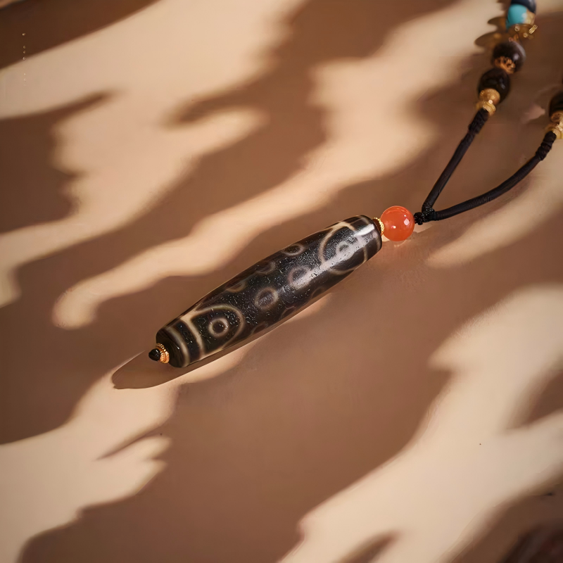  Handcrafted jewelry art necklace featuring a 21-eyed Dzi, representing traditional Tibetan culture.