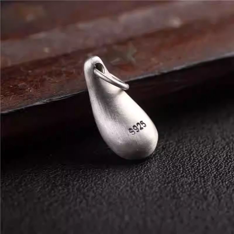Handcrafted jewelry art sacred deer tooth mala accessory, representing the dharma and longevity in Tibetan traditions.