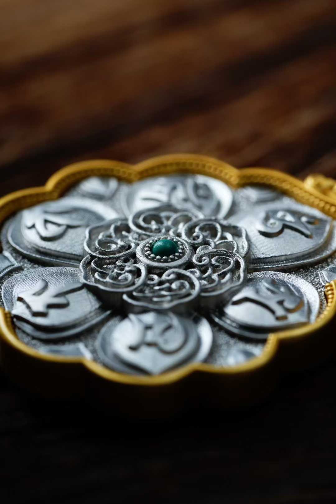 "S925 silver Amitabha Buddha pendant with fine inlay craftsmanship, inspired by Tibetan Buddhist Jewelry Culture and designed as Jewelry Art."