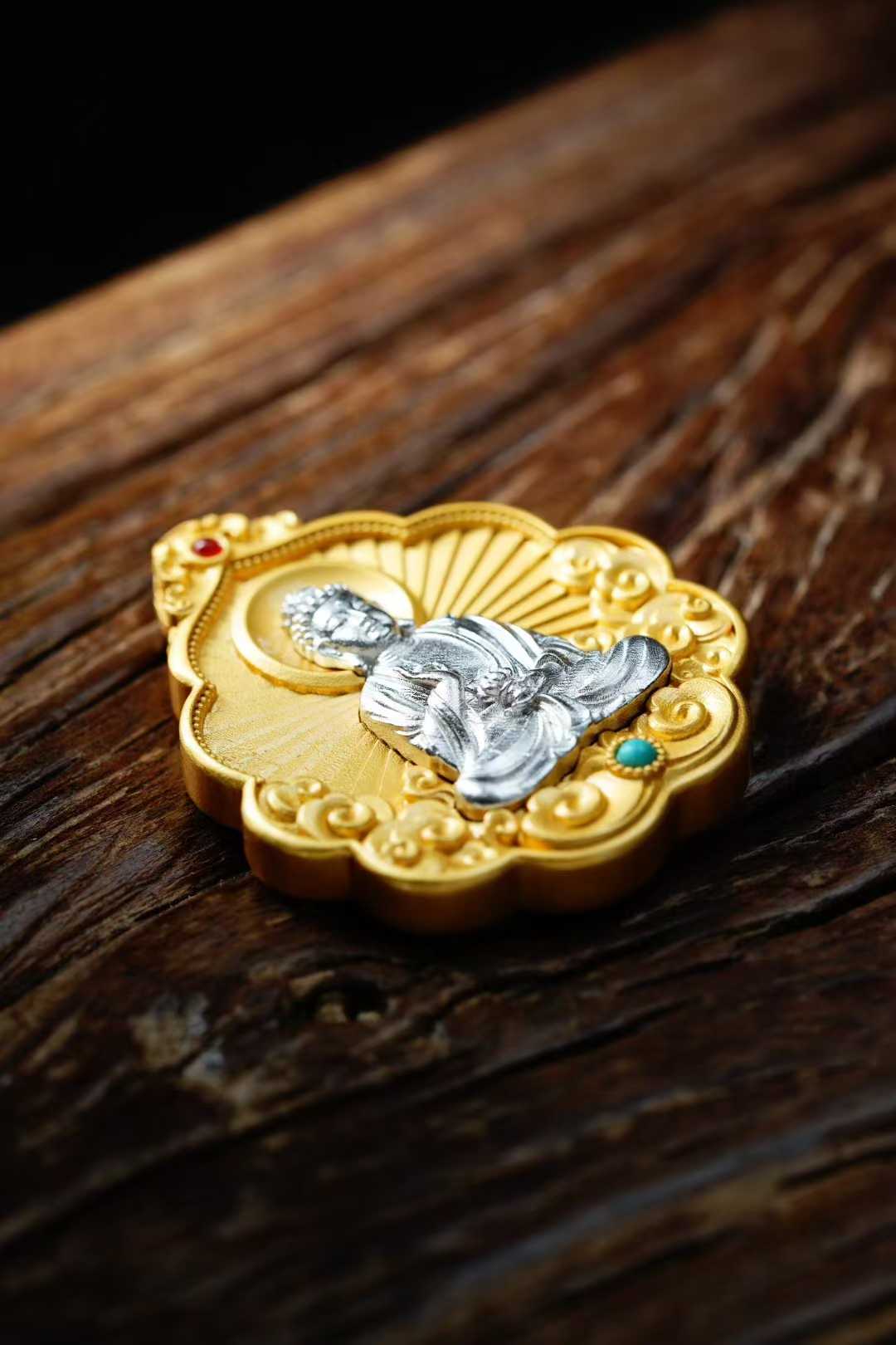 "Side view of S925 silver Amitabha Buddha pendant, showcasing detailed craftsmanship and Tibetan Buddhist Jewelry Culture in Jewelry Art style."