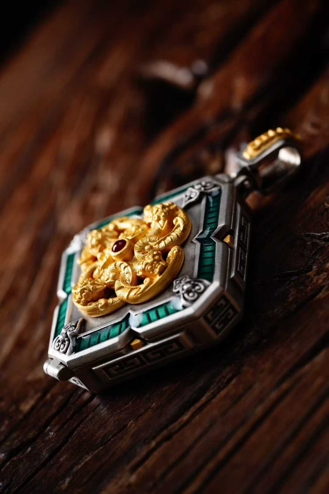 "Detailed craftsmanship of S925 silver Five-Way God of Wealth pendant, showcasing Tibetan Buddhist Jewelry Culture and refined Jewelry Art symbolism."