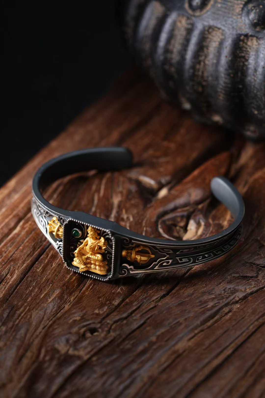 "S925 silver Green Tara bangle designed as a spiritual talisman, inspired by Tibetan Buddhist Jewelry Culture and crafted with Jewelry Art precision."