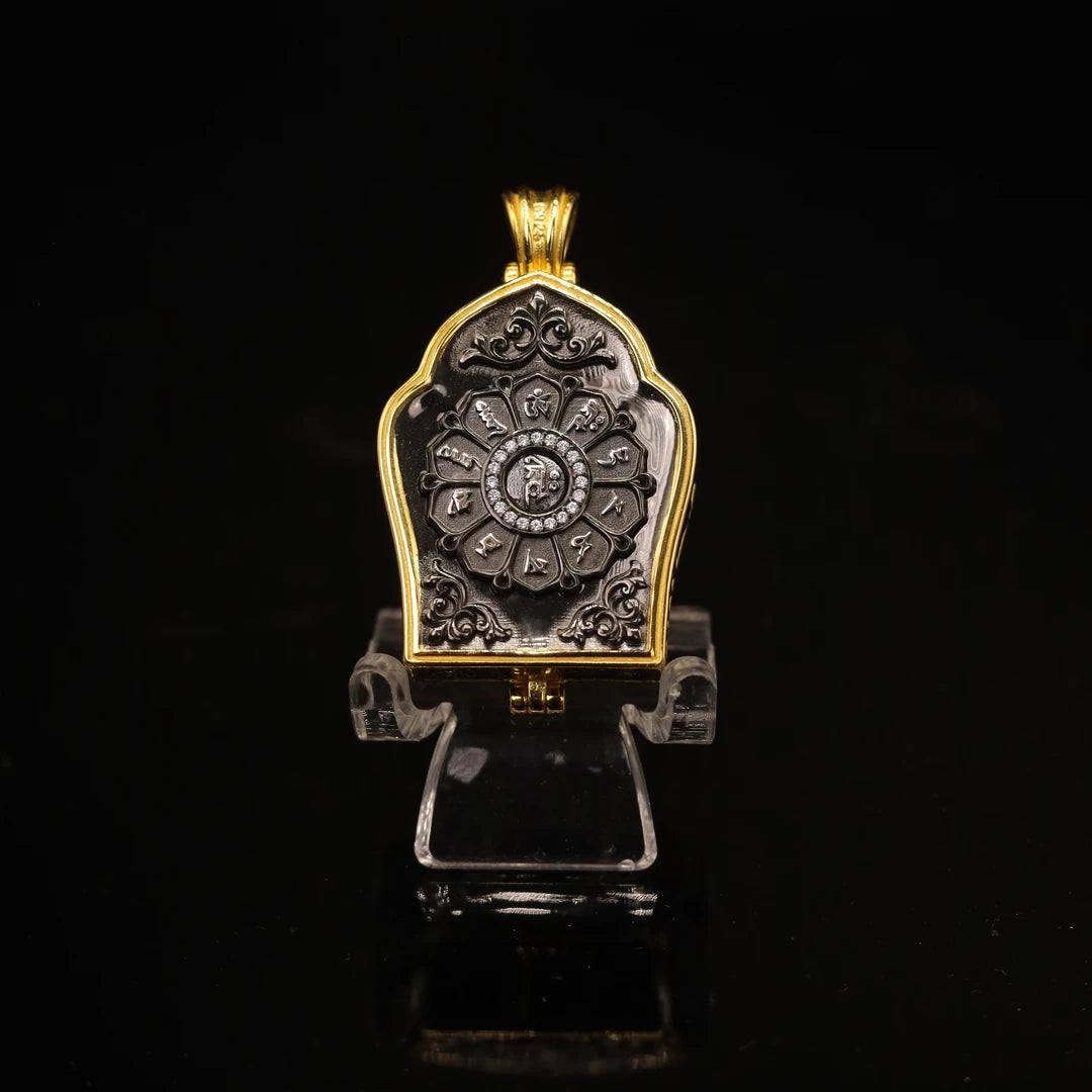 Exquisite handcrafted silver zircon Ksitigarbha pendant, combining Tibetan Buddhist jewelry culture with jewelry art, perfect for daily wear, meditation, or meaningful gifting.