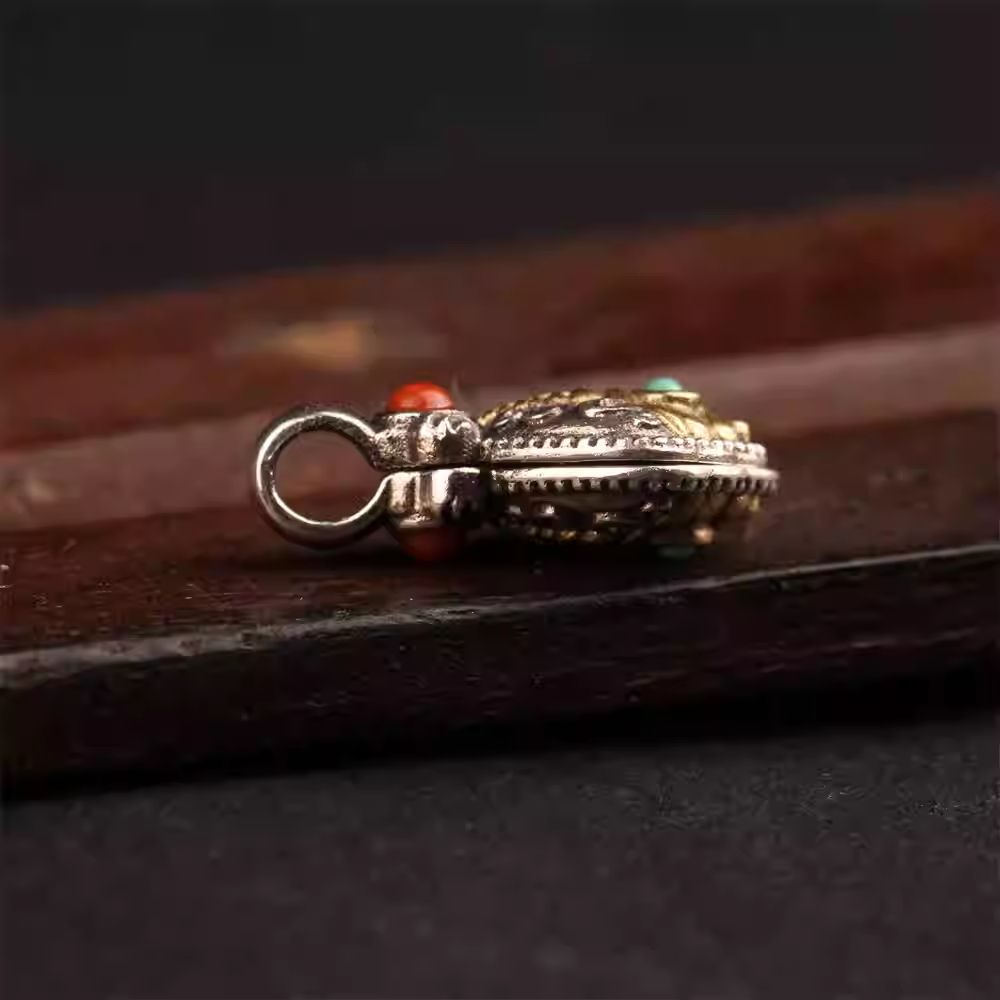 Artisan tiny silver Wenwan mala bracelet for collectors, blending Tibetan Buddhist Jewelry Culture with fine jewelry art.
