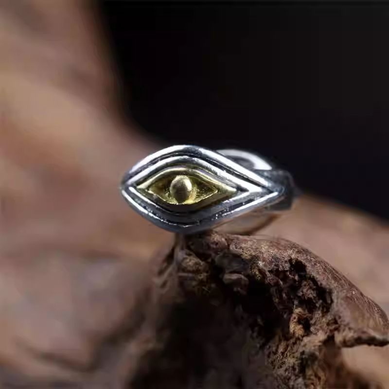  Handcrafted jewelry art sacred silver clip ring with eye symbol, representing insight and cosmic harmony in Tibetan traditions.