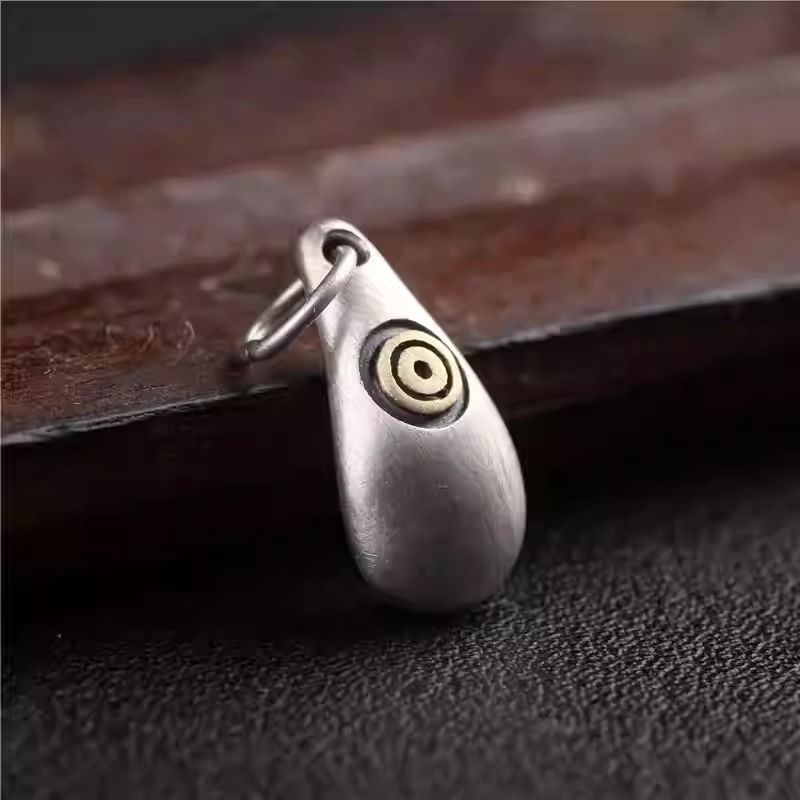  Purely handmade sterling silver deer tooth art amulet, reflecting the heritage of Tibetan Buddhist Jewelry Culture jewelry art.
