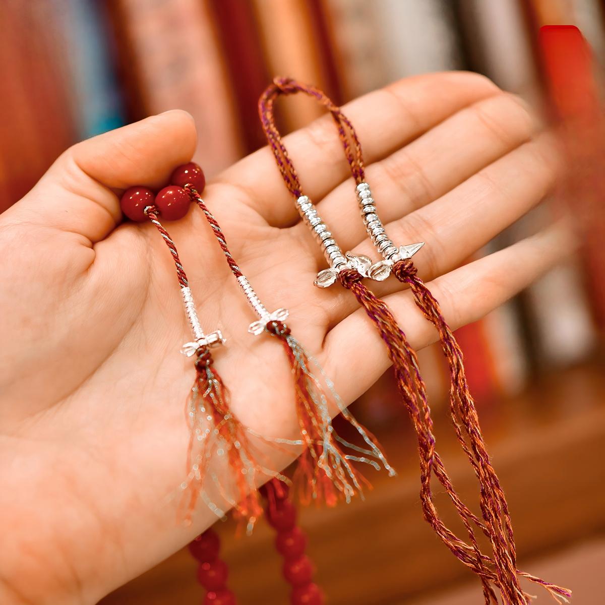 Tibetan Buddhist Jewelry Culture: Traditional sterling silver mini tally counter reflecting ancient Tibetan Buddhist culture and meticulous practice.