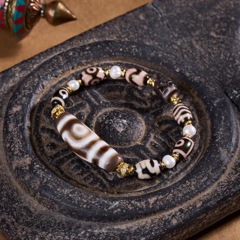Pure handcrafted Tibetan agate Dzi bracelet, merging Tibetan Buddhist jewelry culture with unique jewelry art for daily wear.