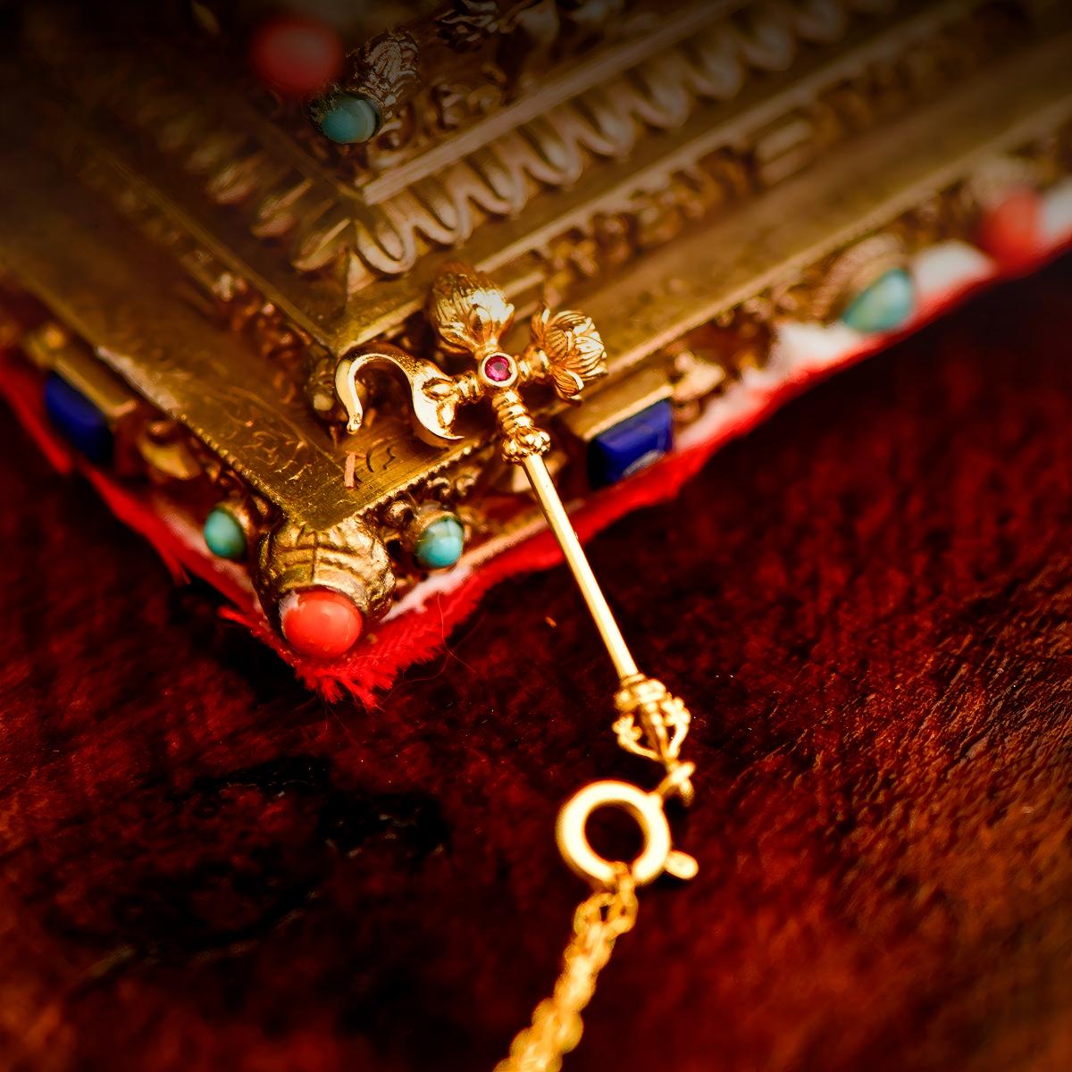 Tibetan Buddhist Jewelry Culture: Traditional sterling silver attraction hook, reflecting ancient Tibetan Buddhist culture and spiritual power.
