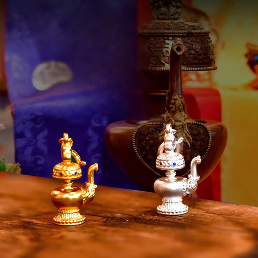 Tibetan Buddhist Jewelry Culture: Sacred silver protection accessory, a unique fusion of protective amulet and Buddhist art.