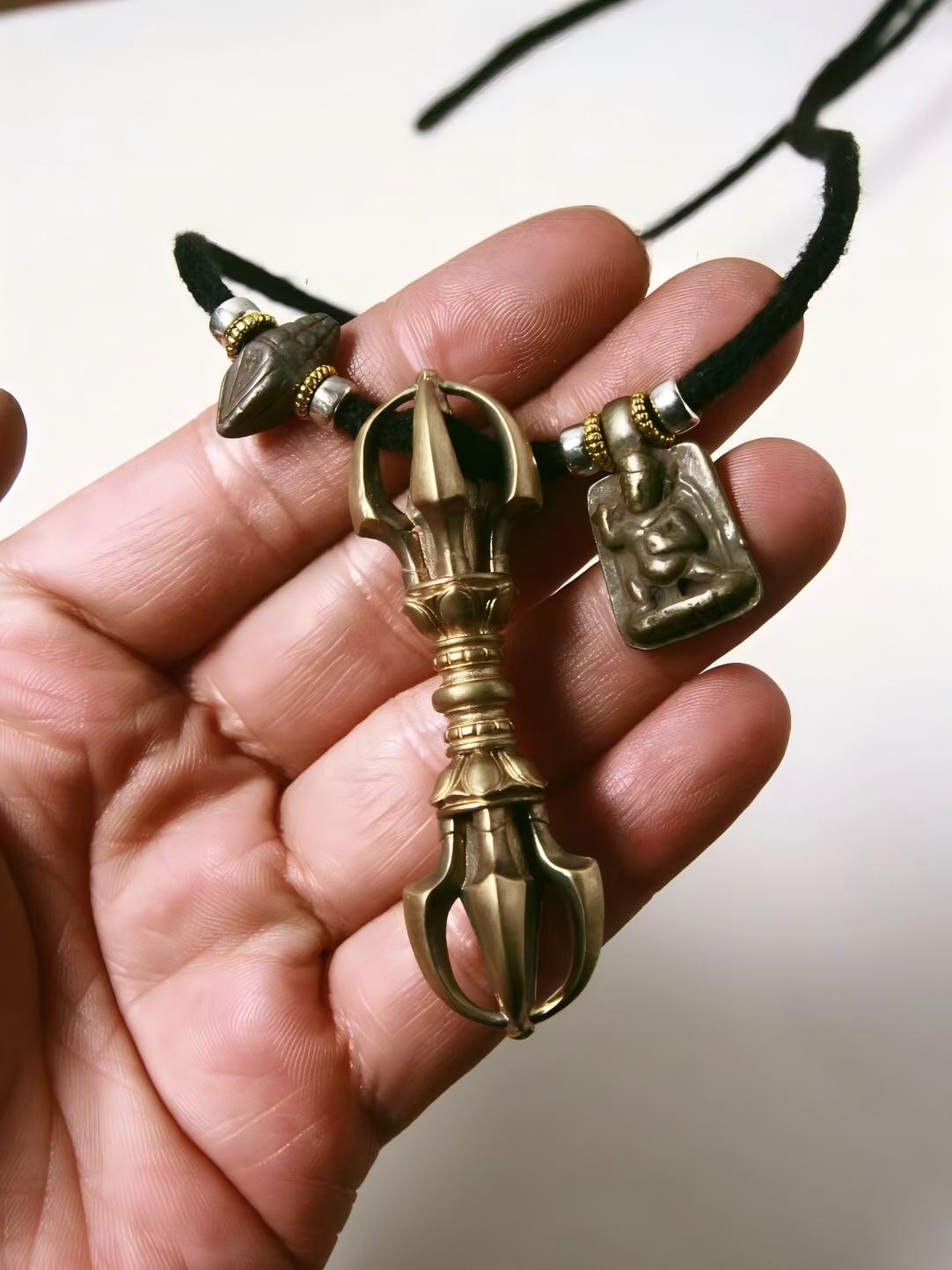 This handcrafted Vajra small hammer jewelry with dual respect design showcases oxidized vintage effects and accessories with defects, blending Tibetan Buddhist symbols and fine craftsmanship into a piece of art.