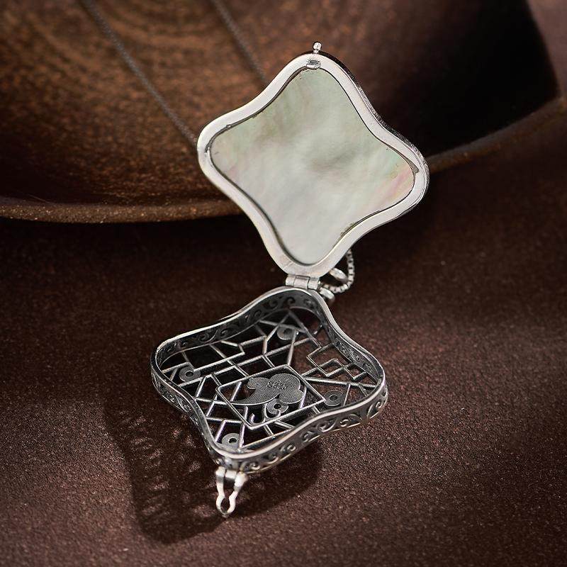 Ethnic black Baige silver four-leaf clover openable pendant necklace, unisex spiritual talisman, Tibetan Buddhist Jewelry Culture Jewelry art