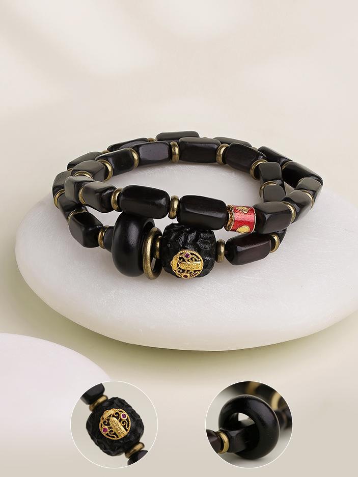 A unique sandalwood bracelet reflecting Zen, handcrafted with inspiration from Tibetan Buddhist art.