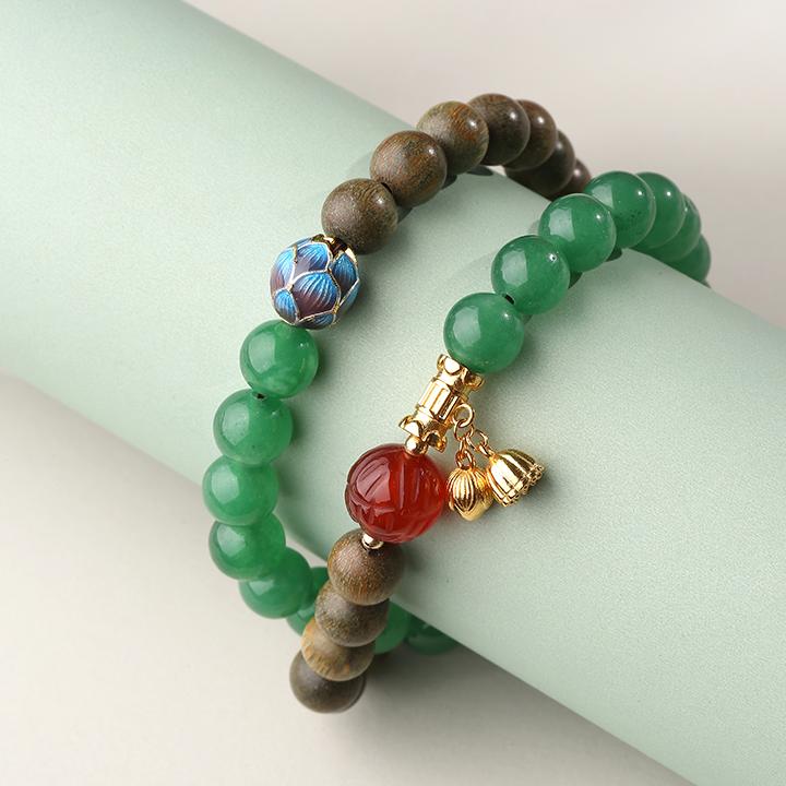 Sacred green sandalwood and agate peace design in Tibetan Buddhist jewelry culture, ideal for meditation and spiritual practice.