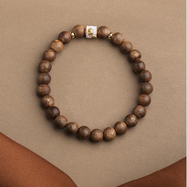  Fragrant Mountain White Snow agarwood beads representing Tibetan Buddhist jewelry culture, embodying pristine energy and sacred craftsmanship.