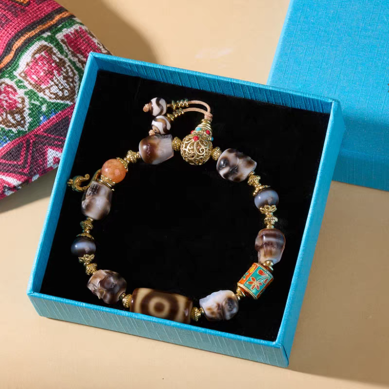  Tibetan Buddhist sacrificial implements culture Panda three-eyed Citipati Dzi bracelet. Handcrafted from natural agate as a piece of Buddhist sacrificial items art.
