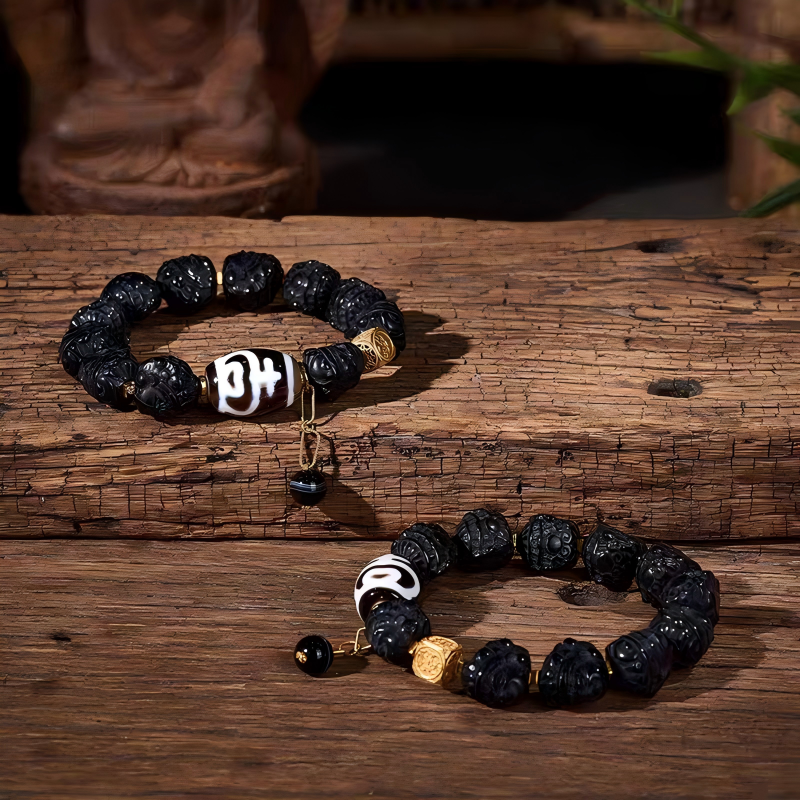  Exquisite natural agate bracelet featuring treasure vase and lotus motifs, a spiritual artifact of Tibetan Buddhist sacrificial implements culture and Buddhist sacrificial items art.