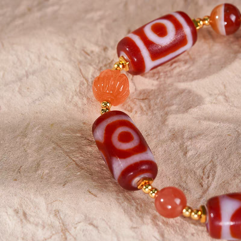 Exquisite tube-shaped natural red agate multi-totem Dzi jewelry, a spiritual artifact rooted in Tibetan Buddhist sacrificial implements culture.