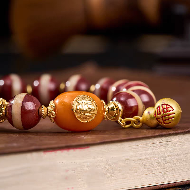 Exquisite natural red meat agate Medicine Dzi jewelry, a spiritual artifact rooted in Tibetan Buddhist sacrificial implements culture for health.
