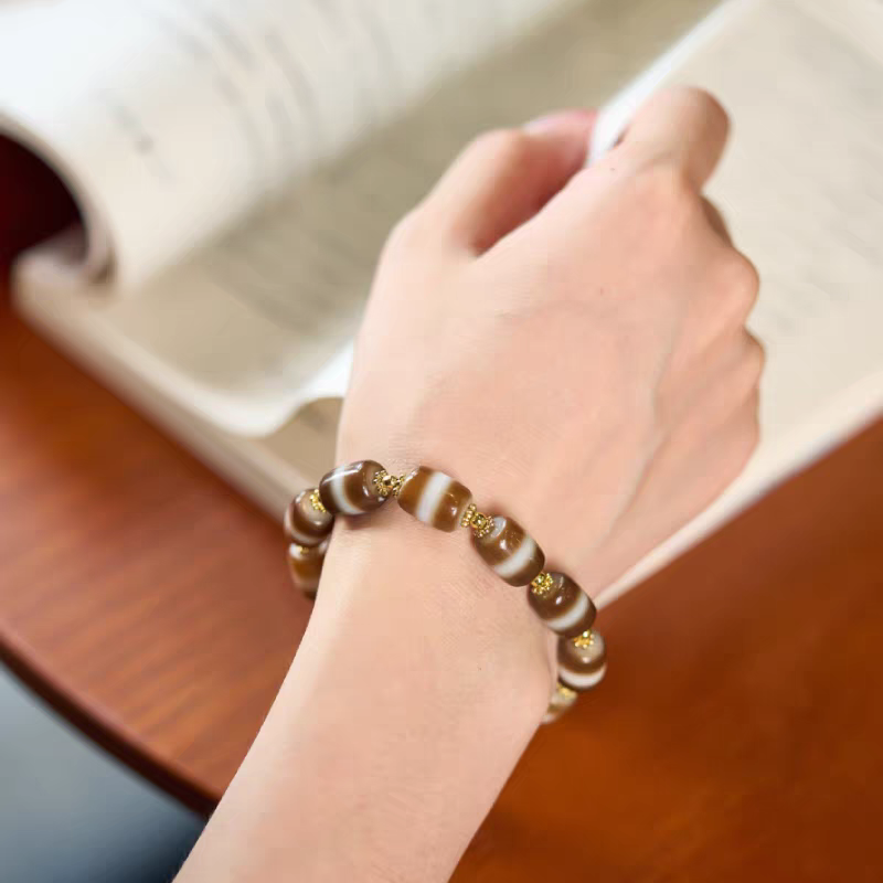  Exquisite natural agate Medicine Dzi jewelry, a spiritual artifact rooted in Tibetan Buddhist sacrificial implements culture for health and peace.