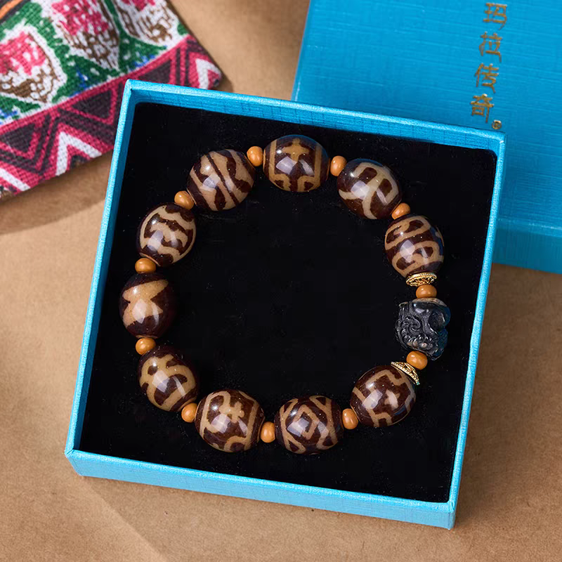 Purely handmade ivory yellow Darlok style multi-totem Dzi beads. A high-value wearable artifact of Tibetan Buddhist sacrificial implements culture.