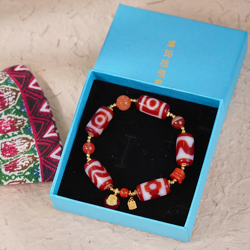 Purely handmade bucket-shaped red meat agate Dzi beads. A high-value wearable artifact of Tibetan Buddhist sacrificial implements culture.
