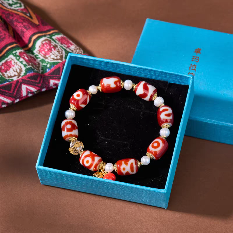 Purely handmade bucket-shaped red meat agate Dzi beads. A high-value wearable artifact of Tibetan Buddhist sacrificial implements culture.
