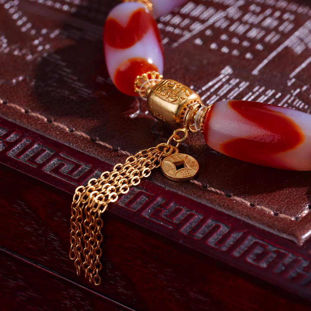 Exquisite mandala and three-eyed multi-pattern Dzi jewelry, a spiritual artifact rooted in Tibetan Buddhist sacrificial implements culture for wealth.