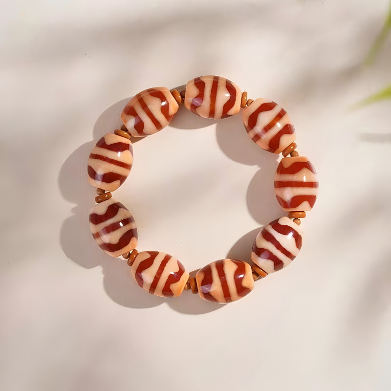 Purely handmade red meat agate Darlok style double tiger tooth Dzi beads. A high-value wearable artifact of Tibetan Buddhist sacrificial implements culture.