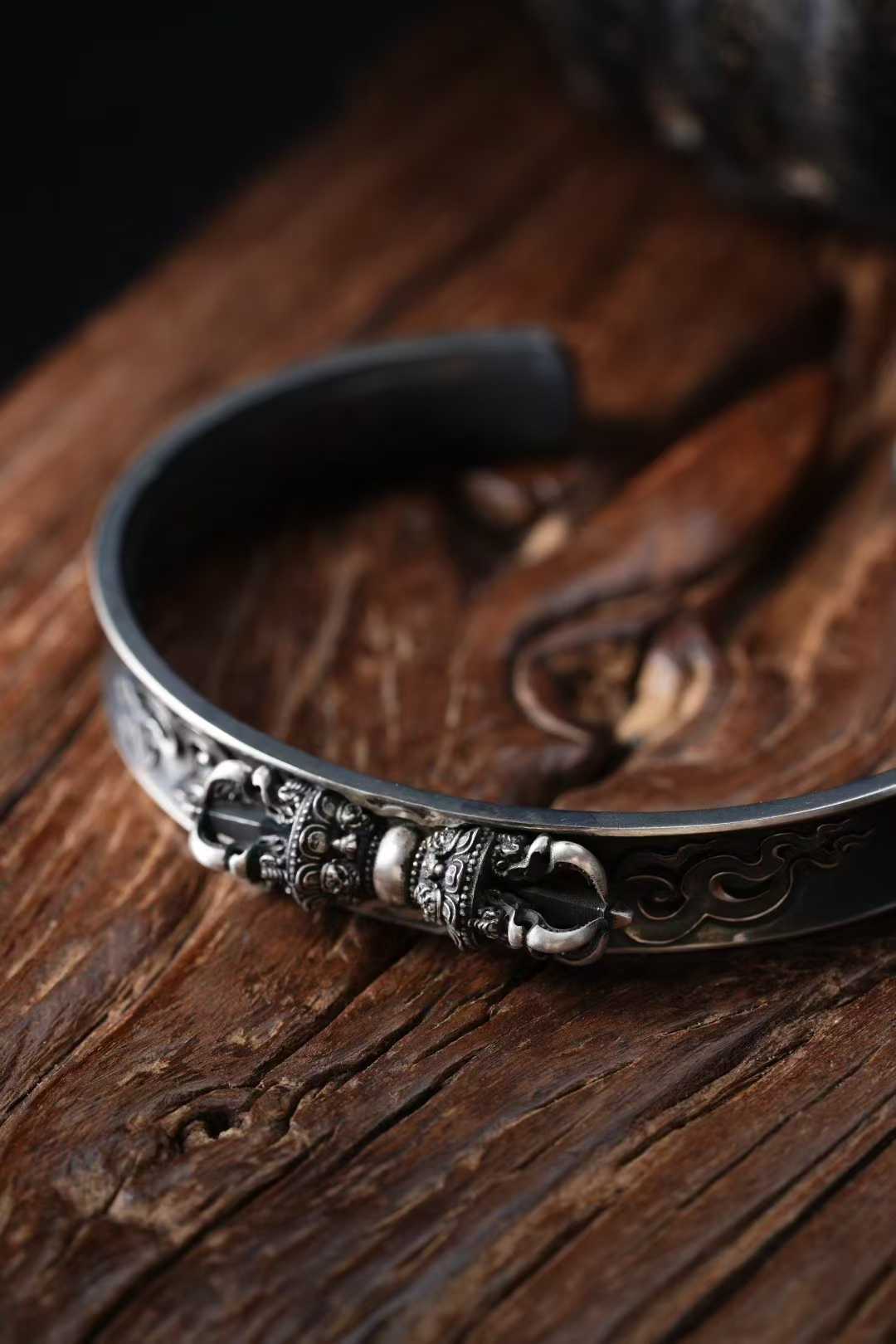 925 Silver Vajra Dorje Bracelet · Handcrafted with Intricate Inlay