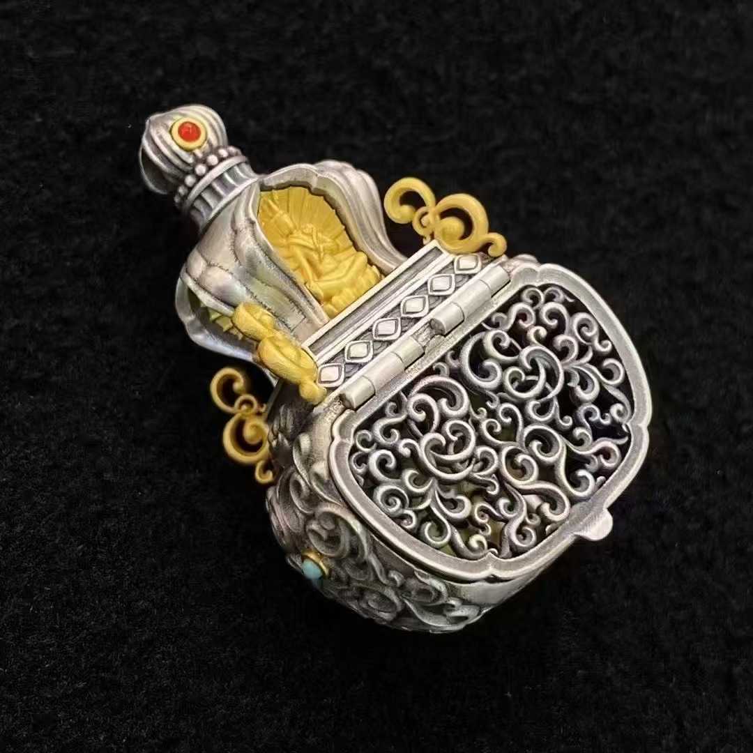  Tibetan Buddhist jewelry culture embodied in an eight auspicious symbols enameled gourd essence pendant. This cloisonné craftsmanship pendant displays traditional Buddhist symbols, perfect for carrying personal scents and spiritual blessings.