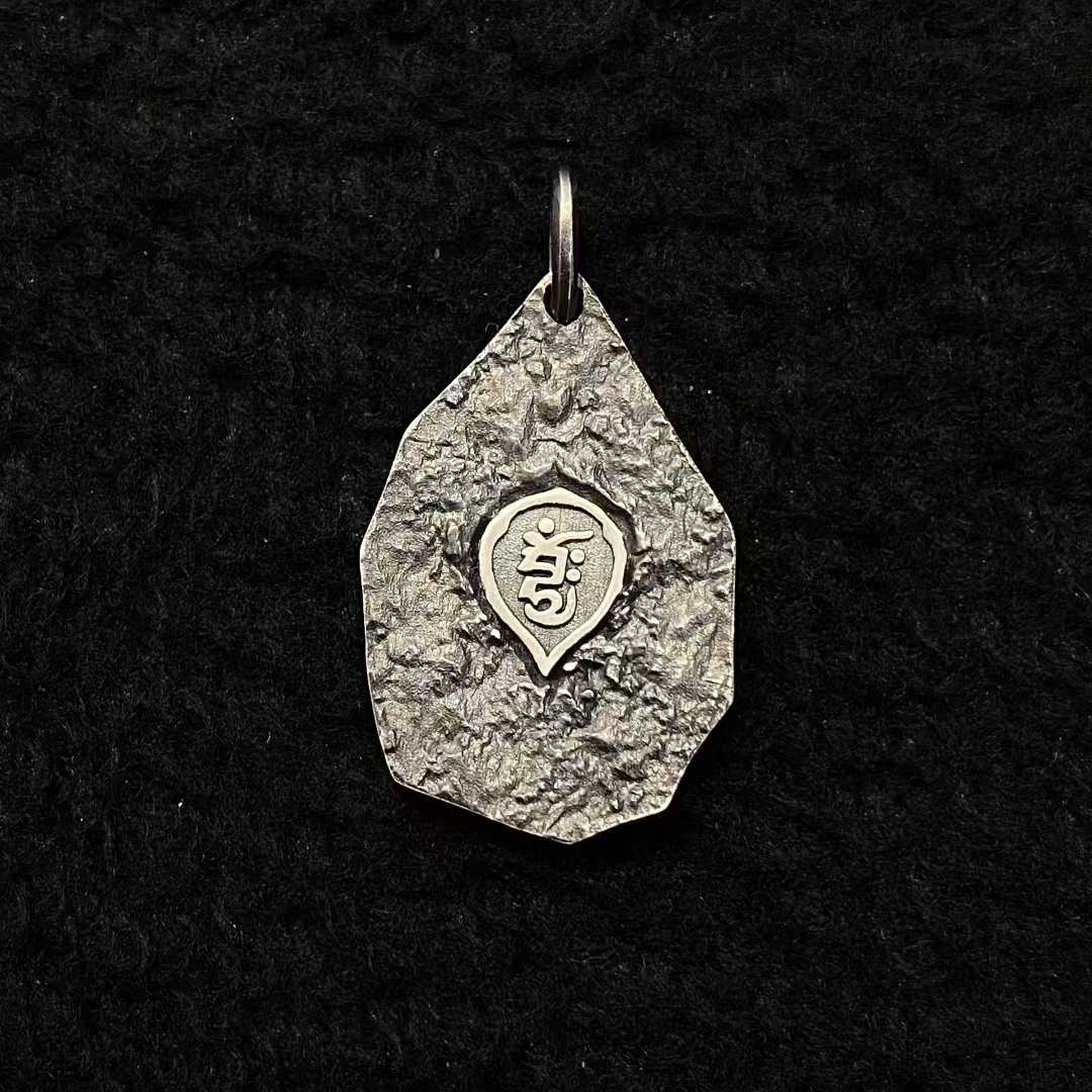  Tibetan Buddhist jewelry culture embodied in a gold and silver Palden Lhamo pendant featuring sacred iconography, representing divine feminine protection in fine jewelry art.