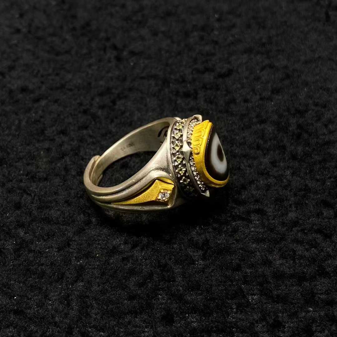 Experience Tibetan Buddhist jewelry culture with this fine-crafted Morning Star enlightenment ring in 925 silver, symbolizing wisdom and spiritual awakening.