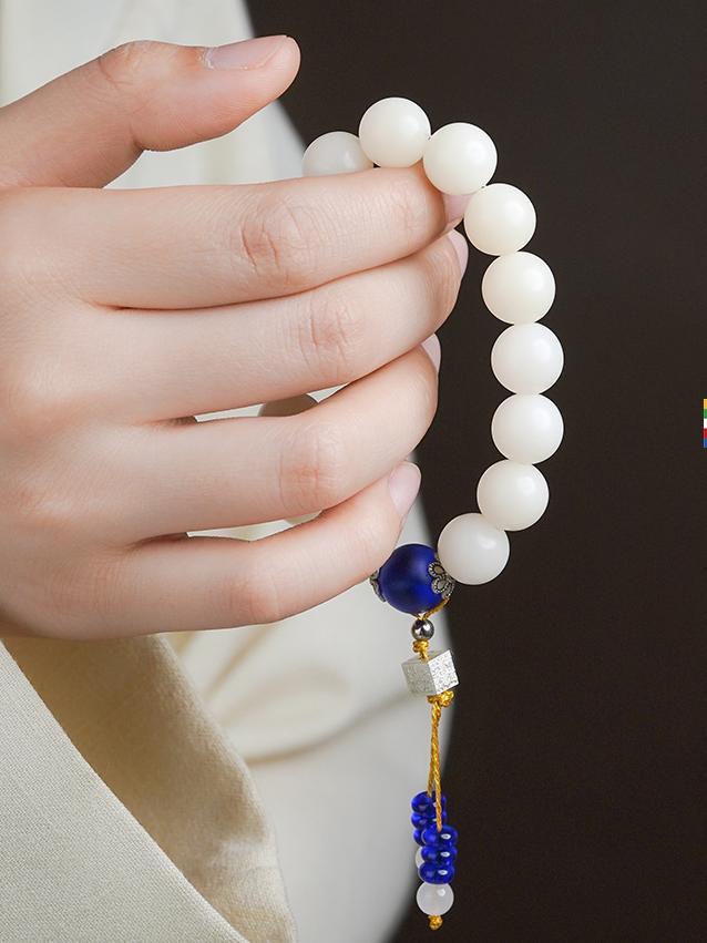Serene Bodhi Prayer Beads with Tibetan silver ornaments and zinc alloy elements. This Tibetan Buddhist jewelry art enhances devotional practice through sacred craftsmanship.