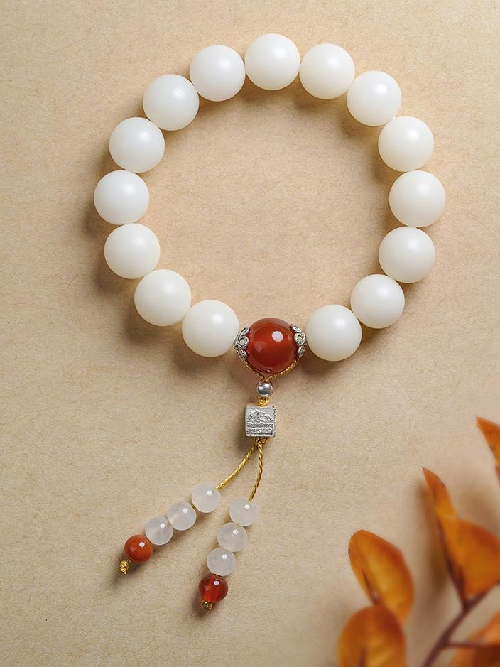 Pure Bodhi Meditation Strand featuring Tibetan silver and zinc alloy accents. This Tibetan Buddhist jewelry art supports mindful practice through sacred metalwork.