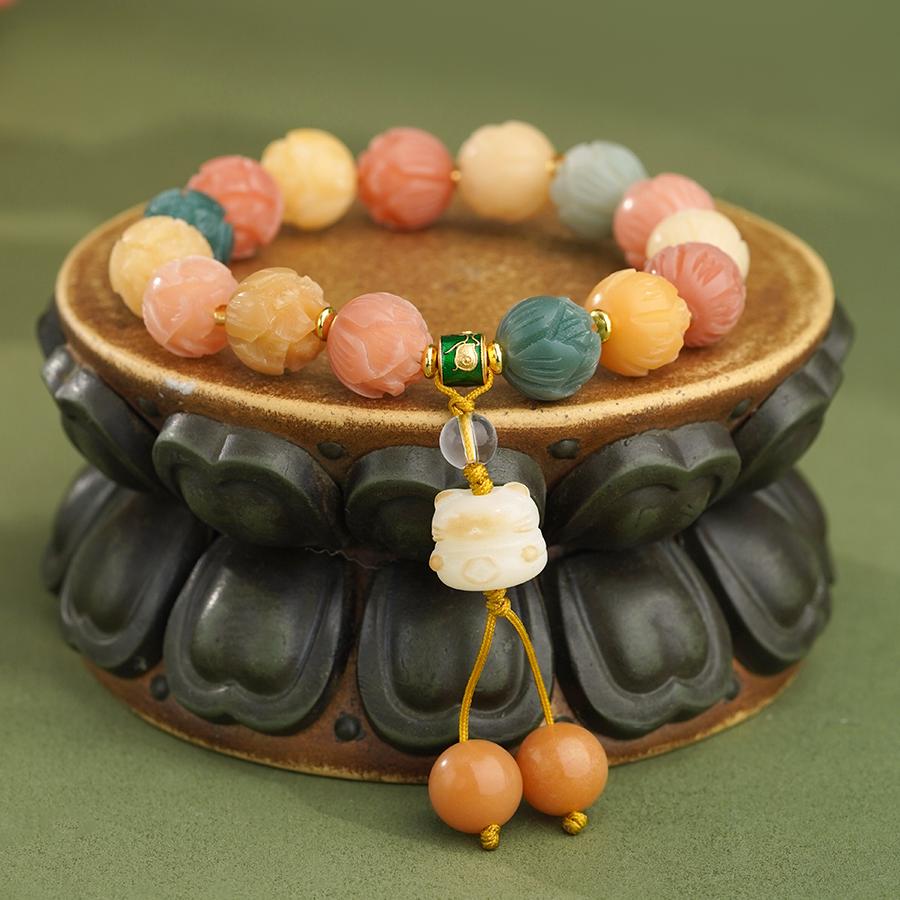 Serene Bodhi prayer strand combining natural Bodhi seeds with copper elements. Authentic Tibetan Buddhist jewelry culture craftsmanship.