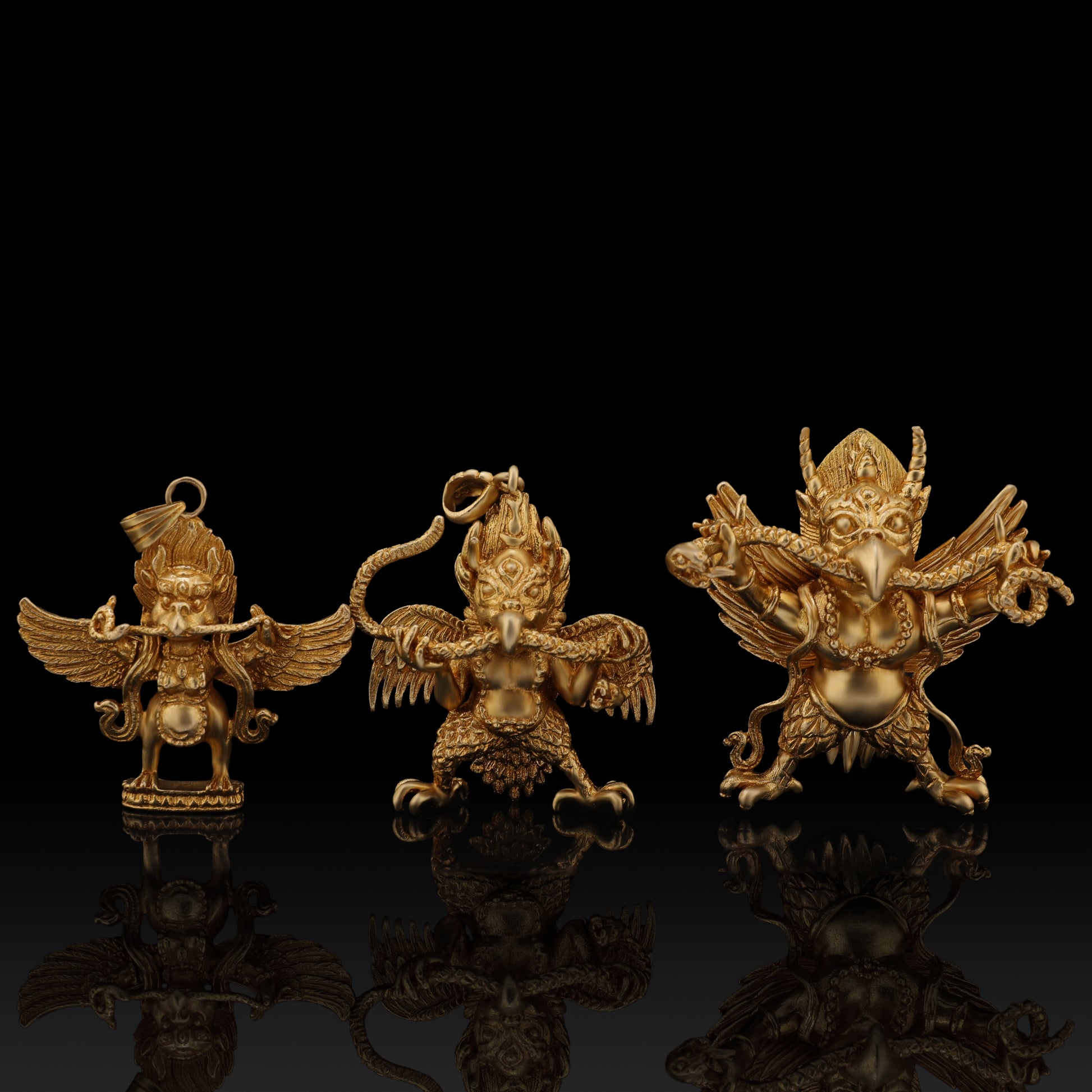 Authentic 4.1cm Garuda pendant in brass, hand-painted and handcrafted, designed in the style of Tibetan Buddhist jewelry culture. A fine piece of handcrafted jewelry art